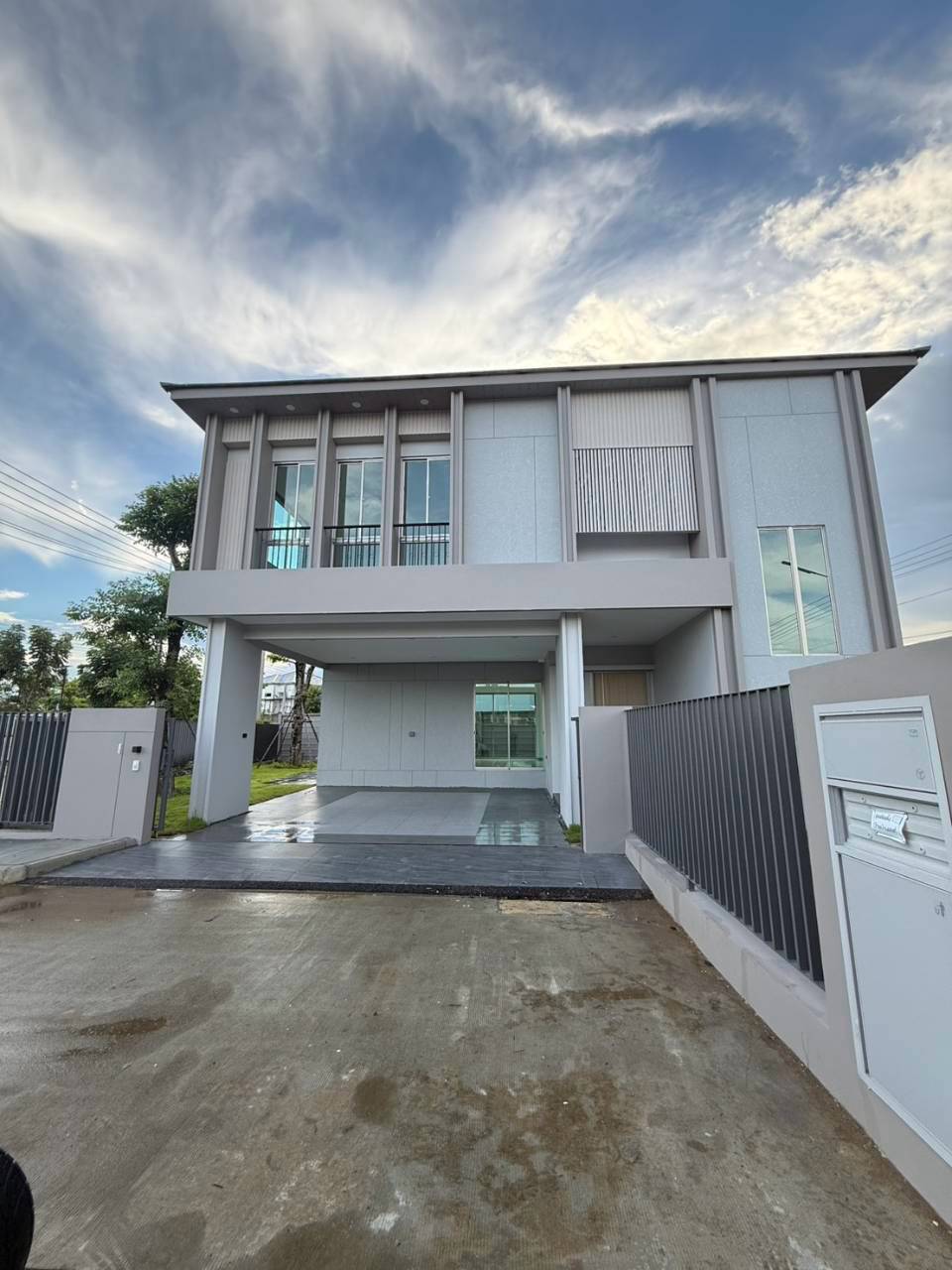 บ้านเดี่ยวสองชั้นหลังมุม พร้อมเข้าอยู่ ทำเลสันทราย เชียงใหม่  CSS101959
