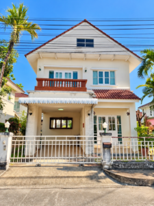 ให้เช่าบ้านเดี่ยว 2 ชั้น บ้านในโครงการ พร้อมคลับเฮ้าส์และสระว่ายน้ำ | 3 ห้องนอน 2 ห้องน้ำ | 18,500 บาท/เดือน ASS-H0979