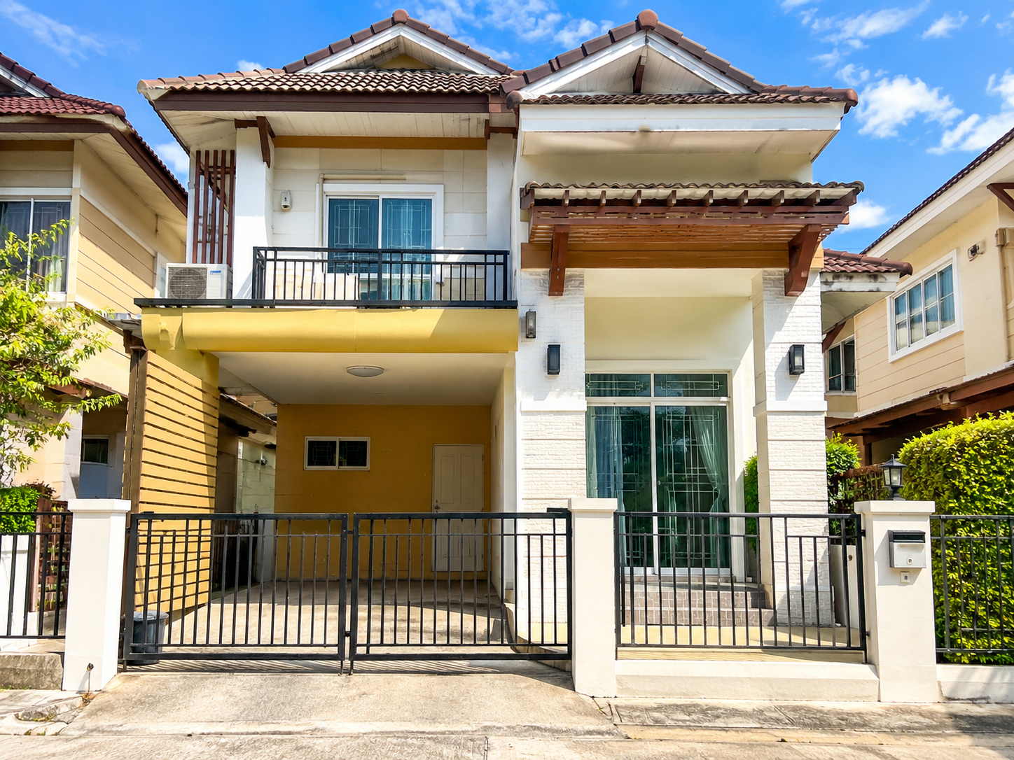 บ้านแฝด 2 ชั้นในโครงการ เงียบสงบ มีระบบรักษาความปลอดภัย 24 ชม. ทำเลสันทราย ใกล้เมืองและศูนย์การค้า | 15,000 บาท/เดือน   ASS-H1075