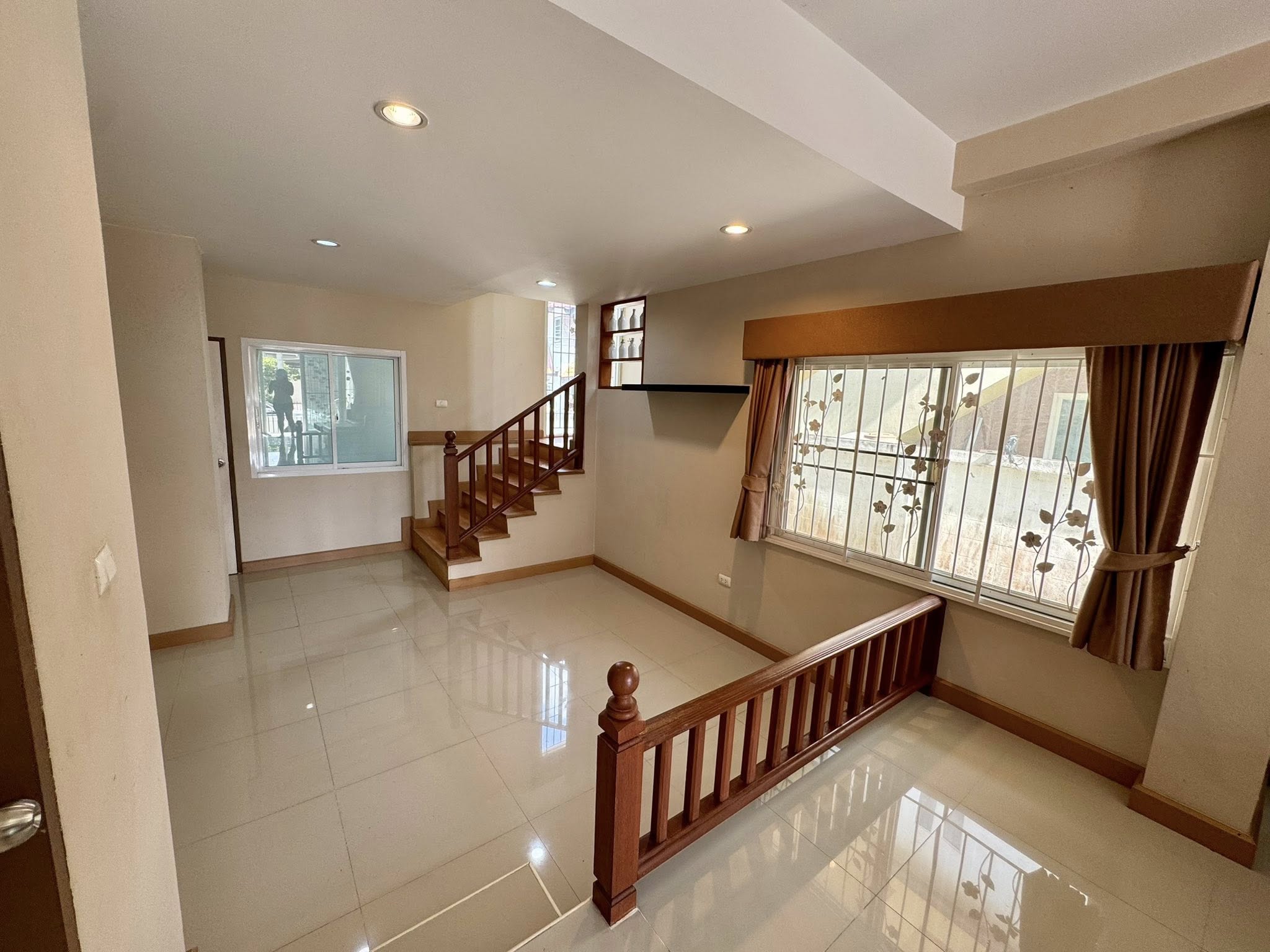 บ้านแฝด 2 ชั้นในโครงการ เงียบสงบ มีระบบรักษาความปลอดภัย 24 ชม. ทำเลสันทราย ใกล้เมืองและศูนย์การค้า | 15,000 บาท/เดือน   ASS-H1075