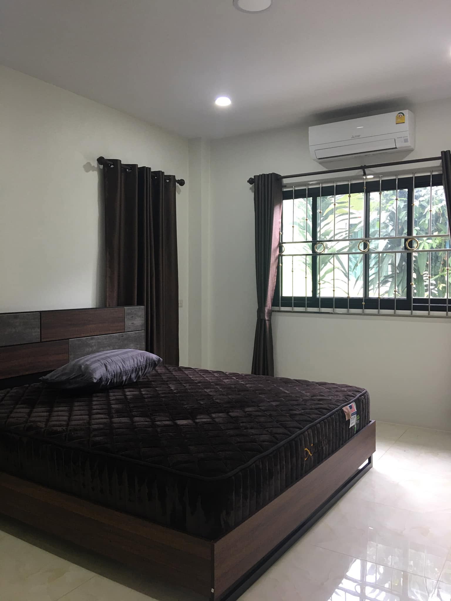 ให้เช่าบ้านเดี่ยว 20,000 บาท/เดือน #รอบเวียง #เมืองเชียงราย   บรรยากาศเป็นส่วนตัว ใกล้สนามกีฬากลาง  5A4-H0327