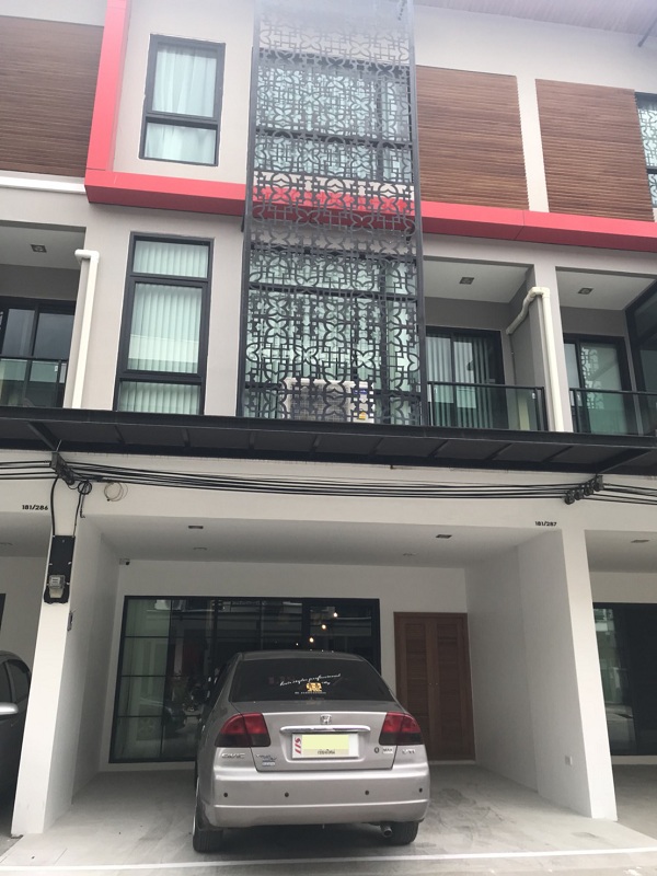 ให้เช่า 🏠 ทาวน์โฮม 3 ชั้น เชียงใหม่ ใกล้เมญ่า–นิมมาน พร้อมเฟอร์นิเจอร์และเครื่องใช้ไฟฟ้า A1-T0022