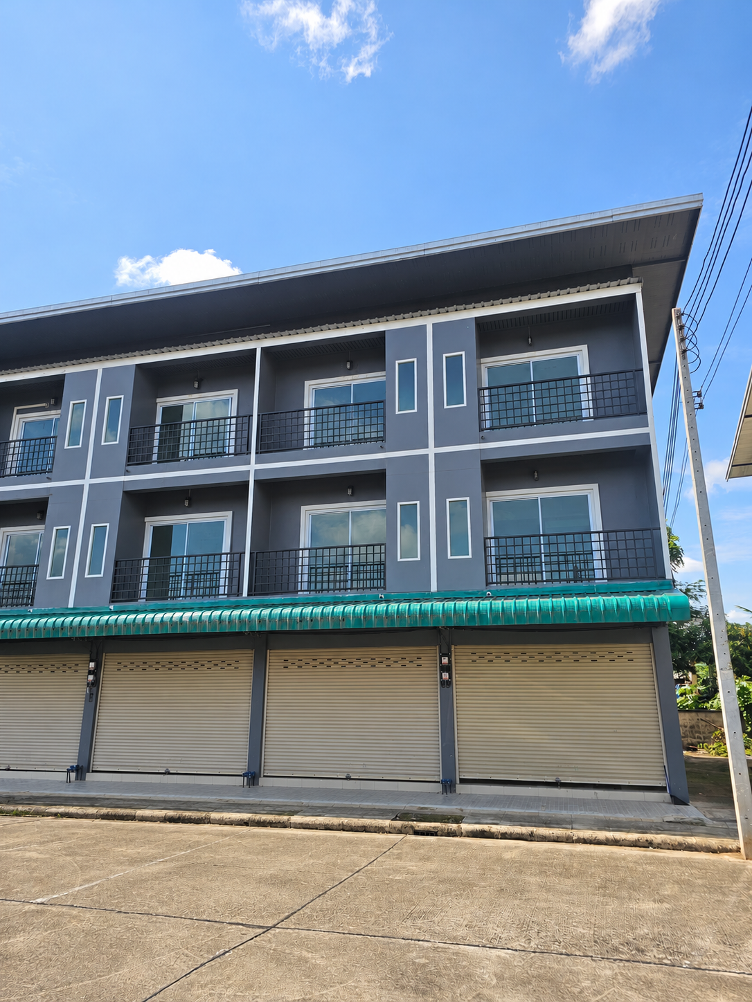 อาคารสำนักงานออฟฟิศ 3 ชั้น     ทำเลใกล้ย่านเศรษฐกิจ ใกล้ศูนย์ราชการ  #สันผีเสื้อ  A3-B0034