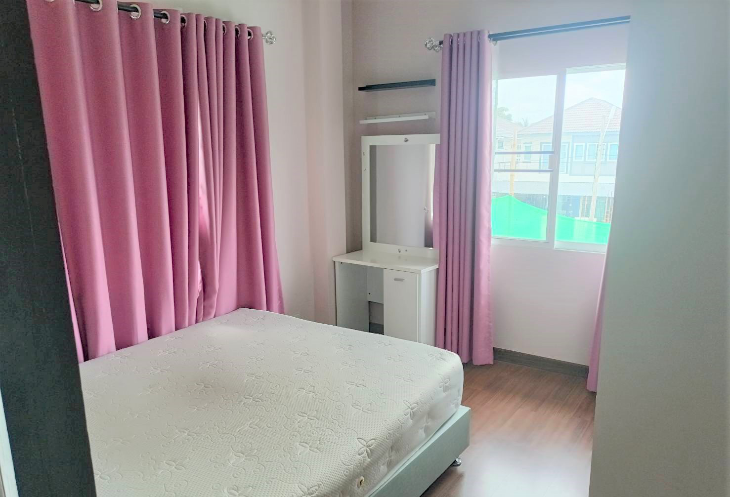 ให้เช่าบ้านเดี่ยว 2 ชั้น พร้อมเฟอร์นิเจอร์ โซนสันทราย เชียงใหม่ ใกล้ตลาด ห้างสรรพสินค้า และแหล่งช้อปปิ้ง A4-H0522