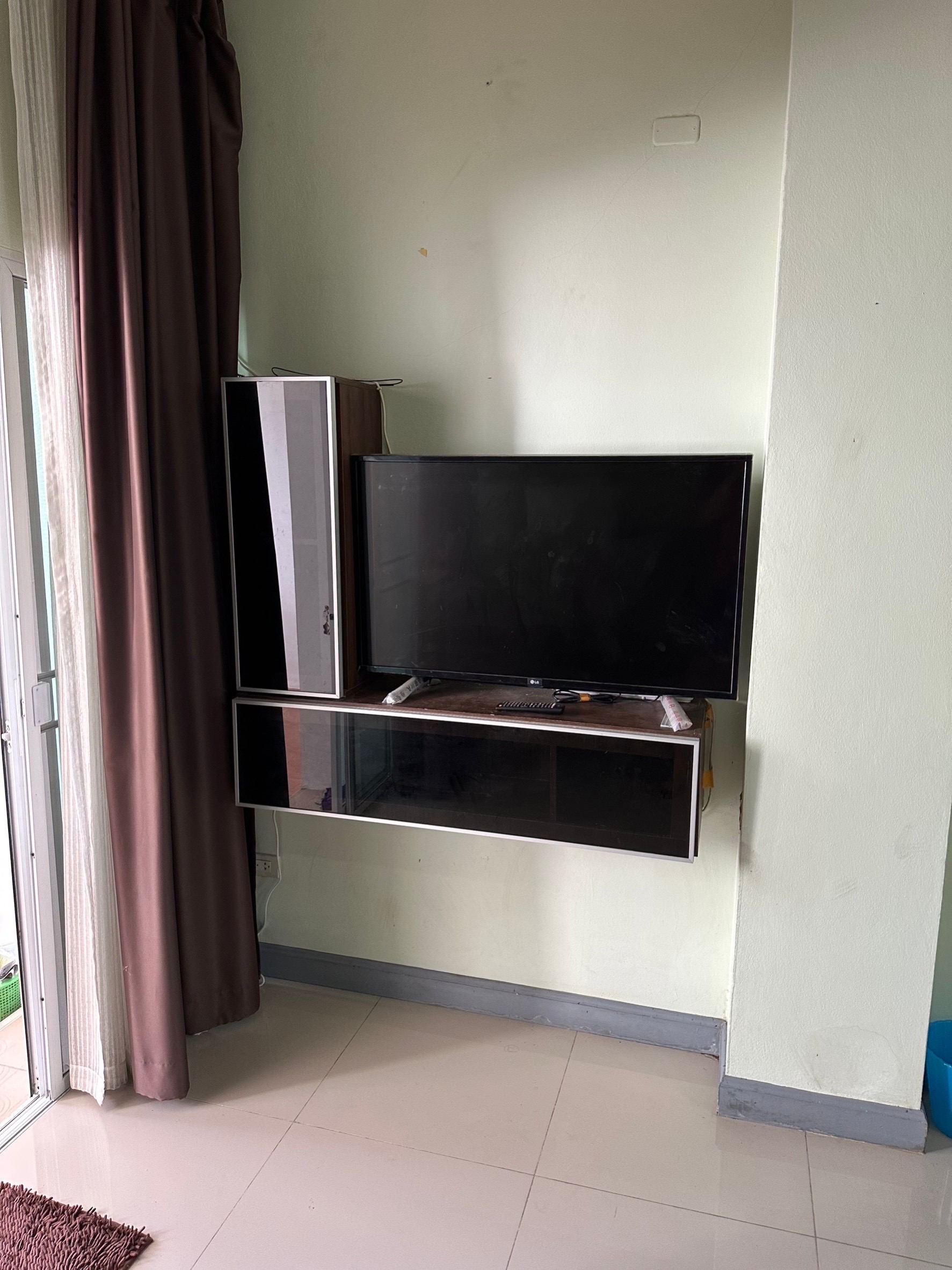 ให้เช่าทาวน์โฮม 2 ชั้น พร้อมเฟอร์นิเจอร์ ใกล้โซนรวมโชค   A4-T0065