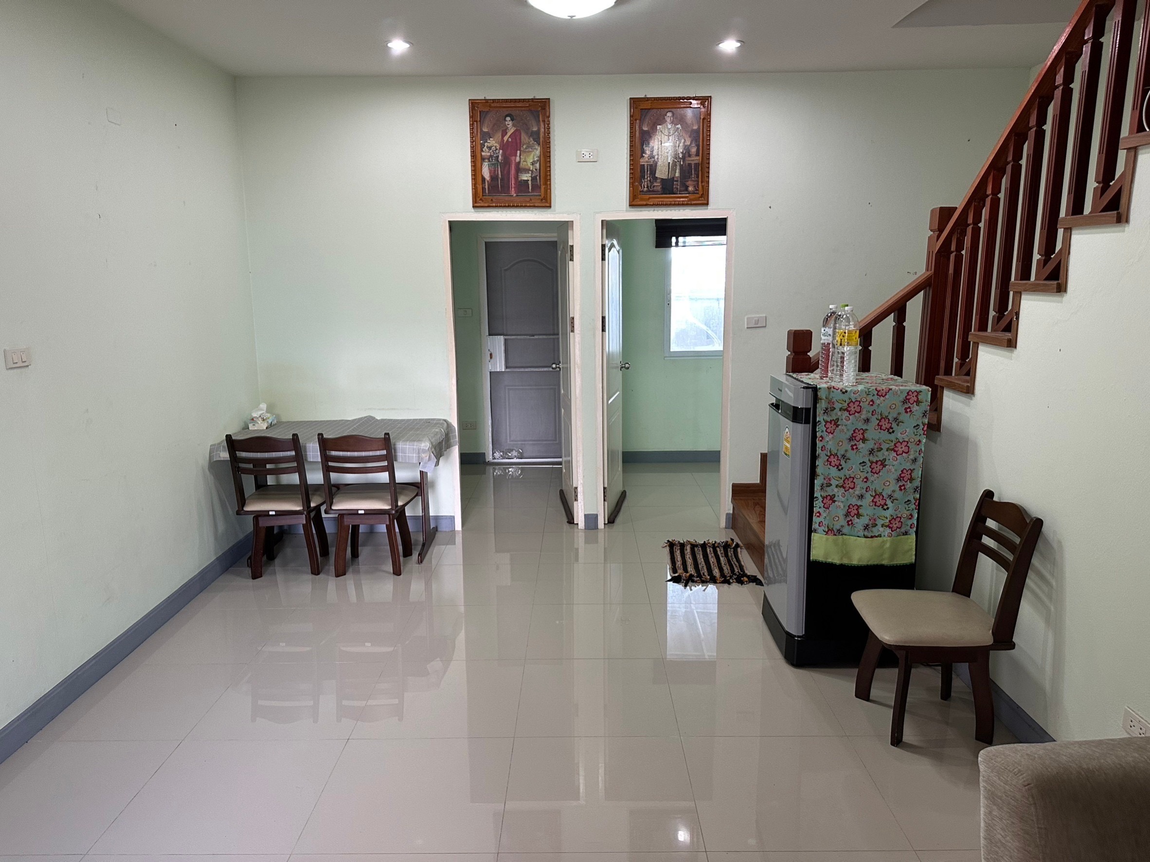 ให้เช่าทาวน์โฮม 2 ชั้น พร้อมเฟอร์นิเจอร์ ใกล้โซนรวมโชค   A4-T0065