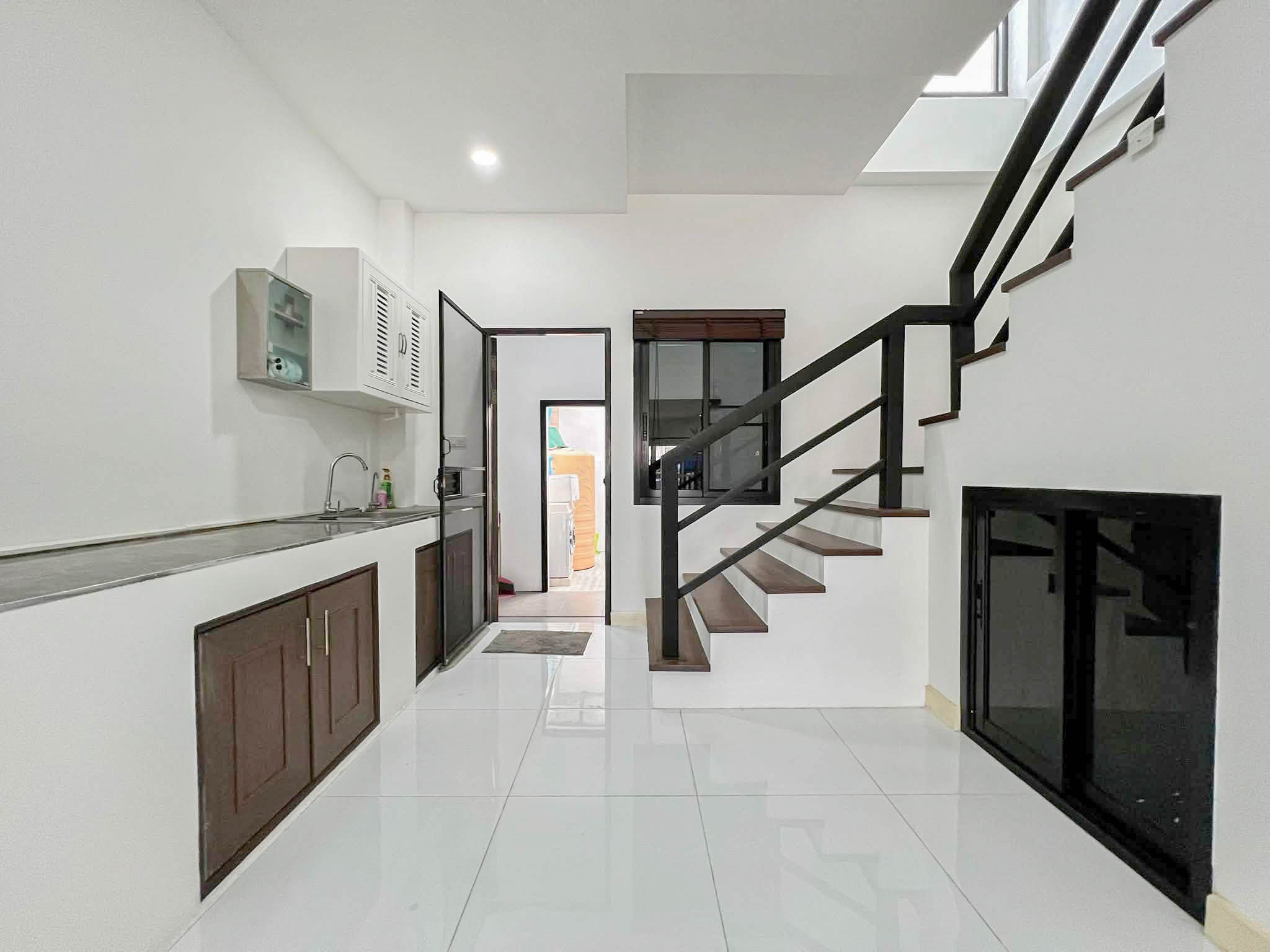 ทาวน์โฮม 2 ชั้น ทำเลหนองป่าครั่ง เชียงใหม่ ใกล้โรงเรียนและแหล่งอำนวยความสะดวก ราคาเพียง 15,000 บาท/เดือน A5-T0255