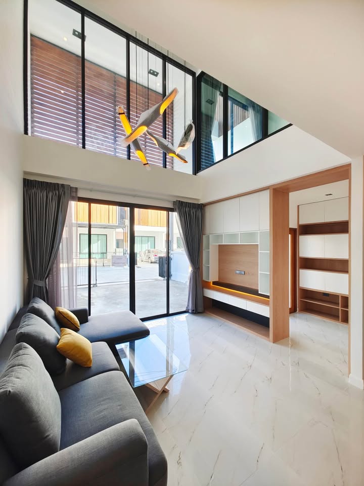 ให้เช่าทาวน์โฮม 3 ชั้นเล่นระดับ ตกแต่งหรู พร้อมโซนทำงาน   A5-T0256