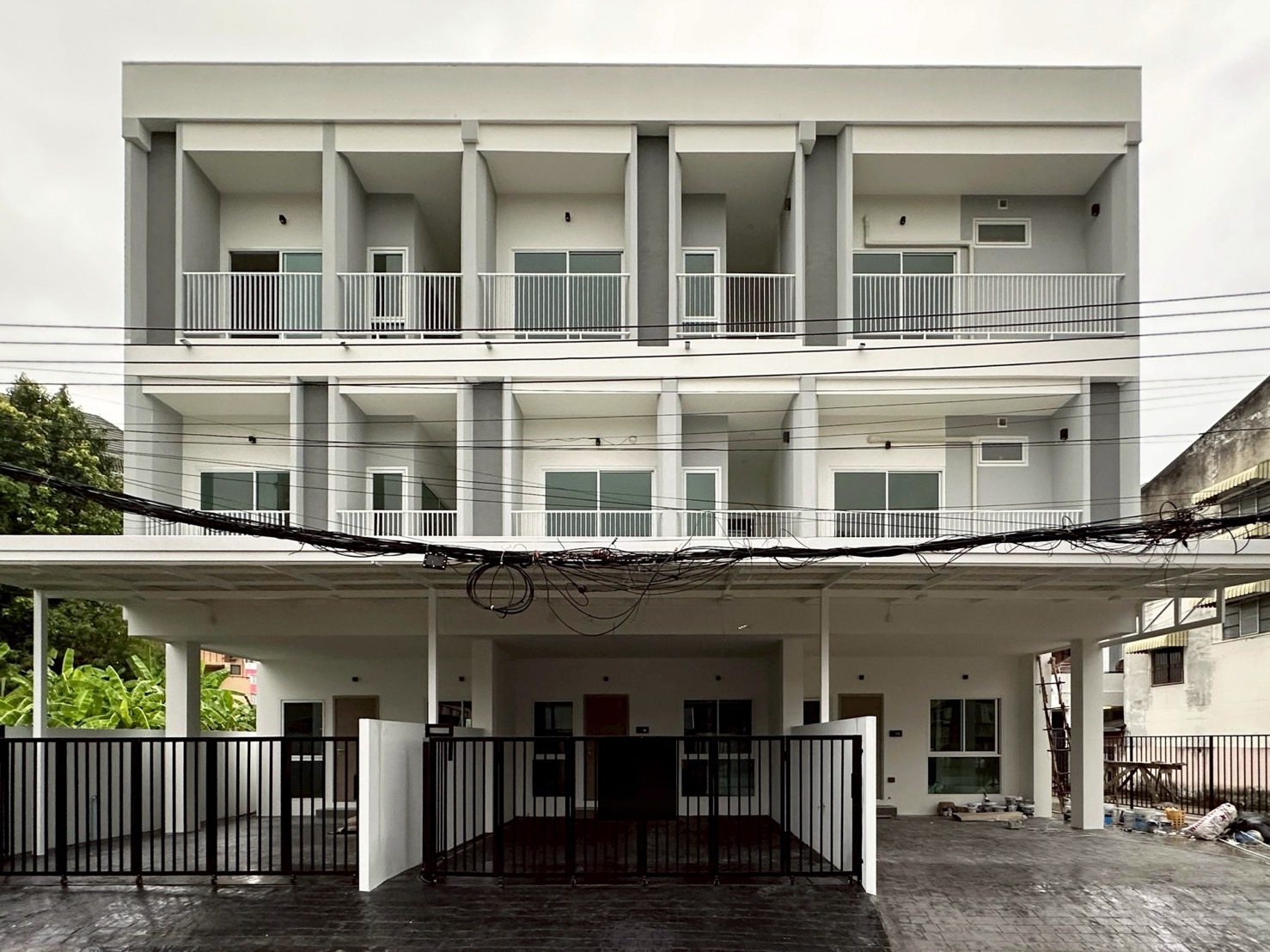 ให้เช่าทาวน์โฮม 3 ชั้น ใกล้มหาวิทยาลัยเชียงใหม่ #เมืองเชียงใหม่   บ้านนอกโครงการ A8-T0257