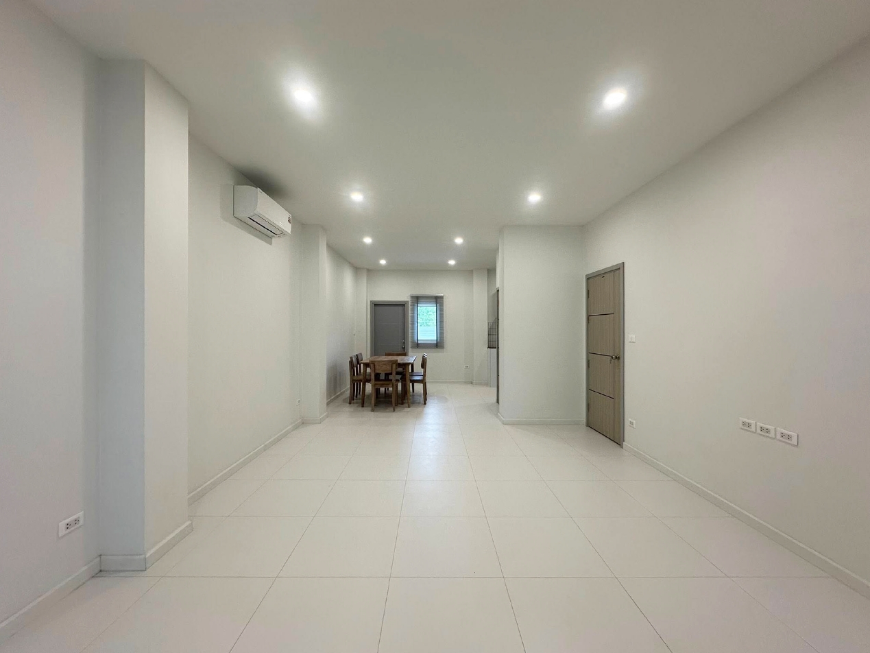 ให้เช่าทาวน์โฮม 3 ชั้น ใกล้มหาวิทยาลัยเชียงใหม่ #เมืองเชียงใหม่   บ้านนอกโครงการ A8-T0257