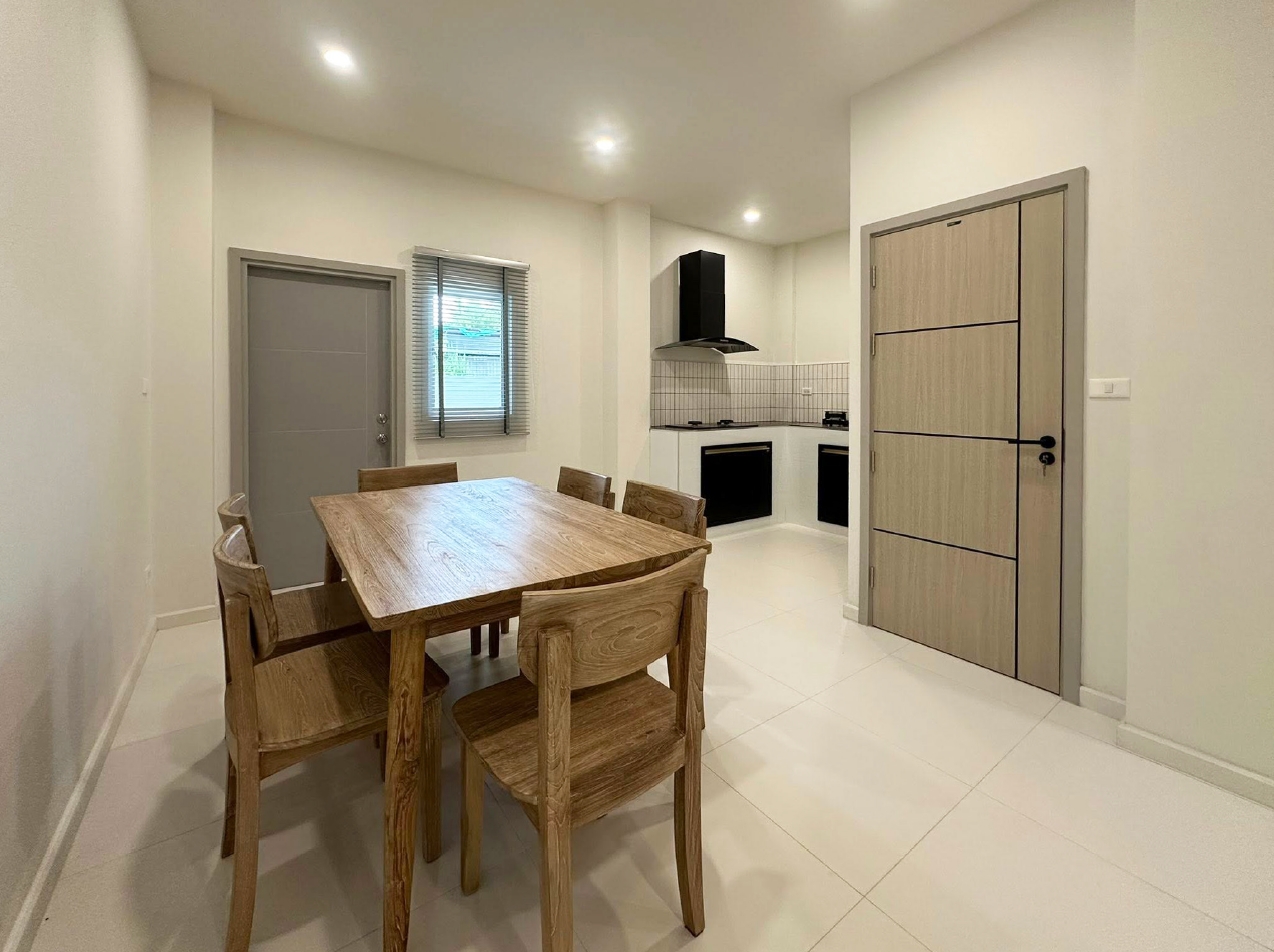ให้เช่าทาวน์โฮม 3 ชั้น ใกล้มหาวิทยาลัยเชียงใหม่ #เมืองเชียงใหม่   บ้านนอกโครงการ A8-T0257