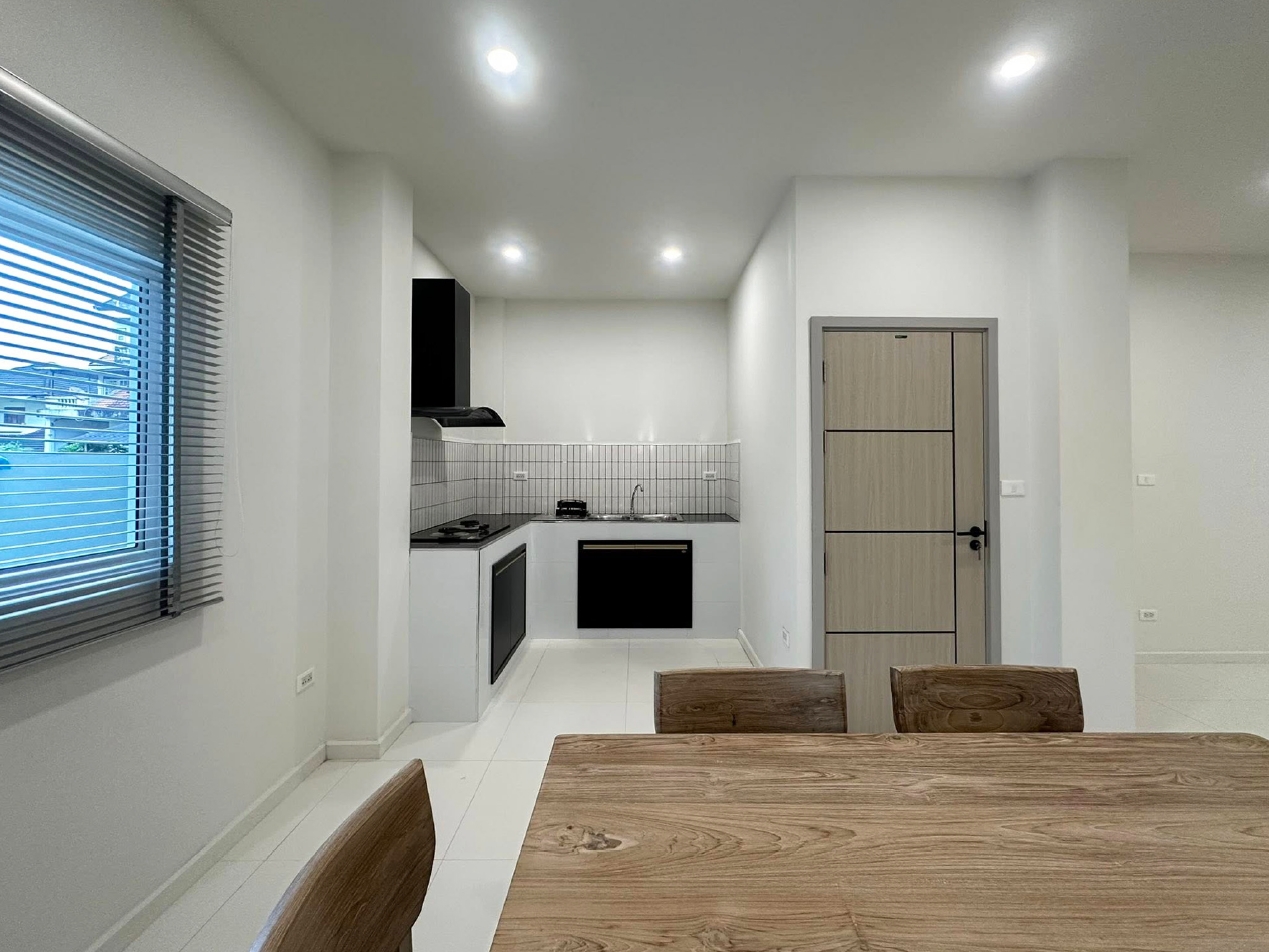 ให้เช่าทาวน์โฮม 3 ชั้น ใกล้มหาวิทยาลัยเชียงใหม่ #เมืองเชียงใหม่   บ้านนอกโครงการ A8-T0257