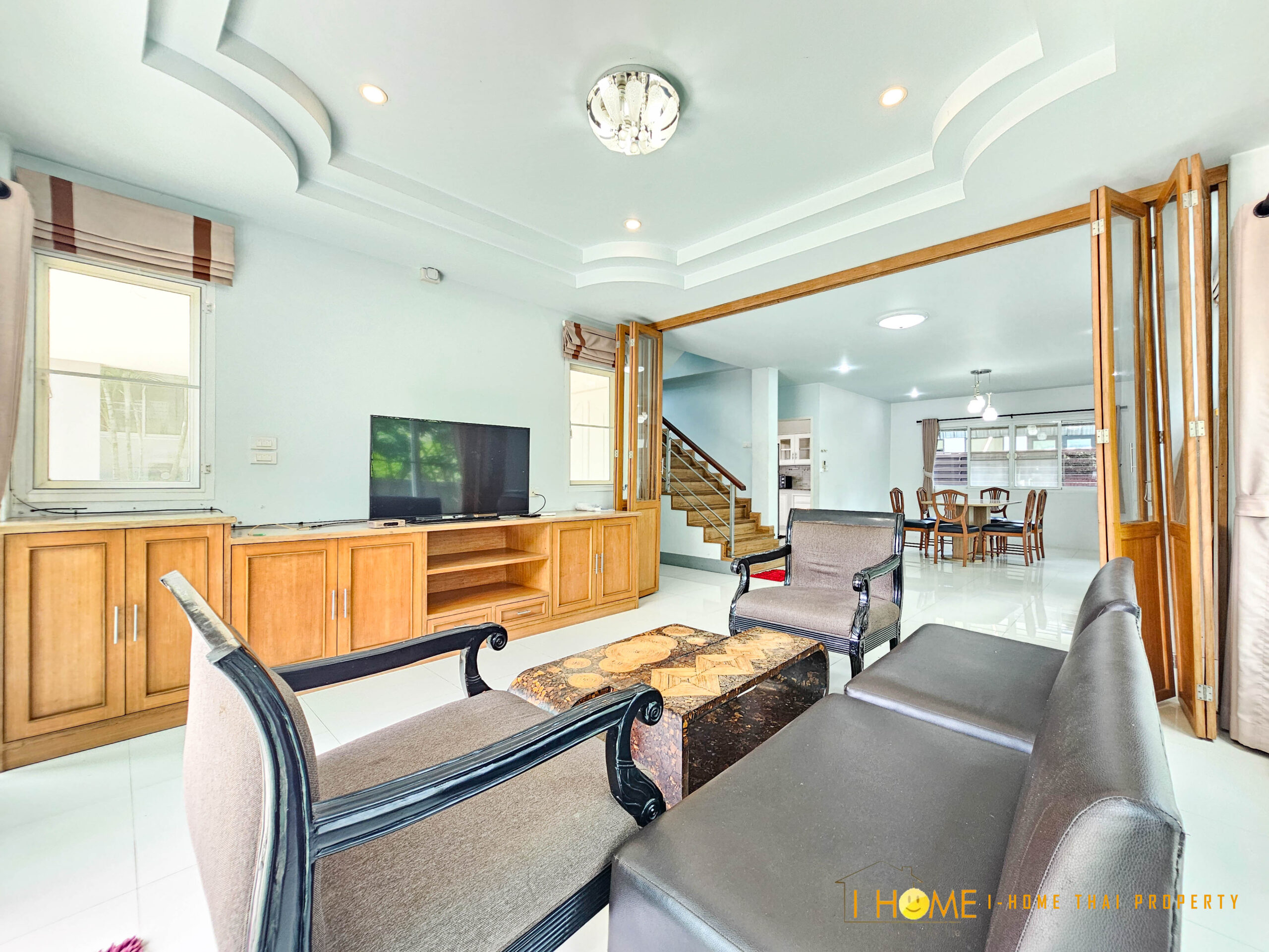 บ้านเดี่ยว 2 ชั้น บ้านหลังใหญ่ในหมู่บ้าน ใกล้กาดฝรั่งหางดง AHD-H0914