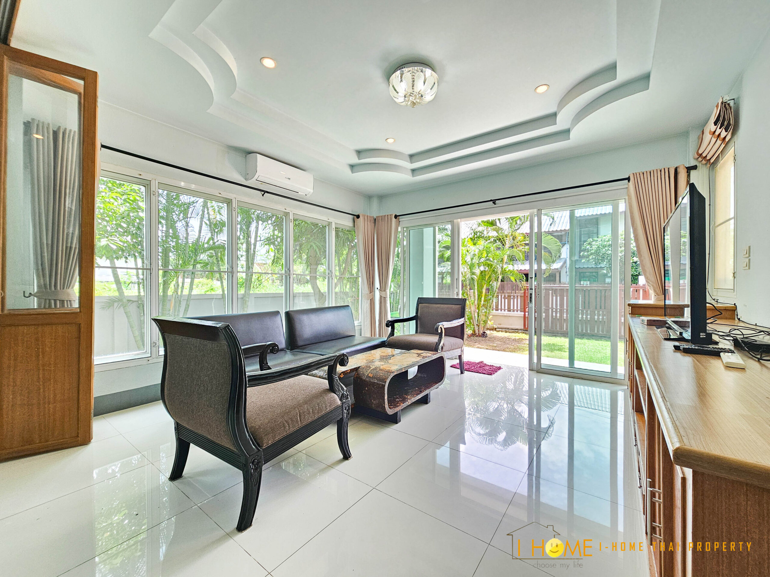 บ้านเดี่ยว 2 ชั้น บ้านหลังใหญ่ในหมู่บ้าน ใกล้กาดฝรั่งหางดง AHD-H0914