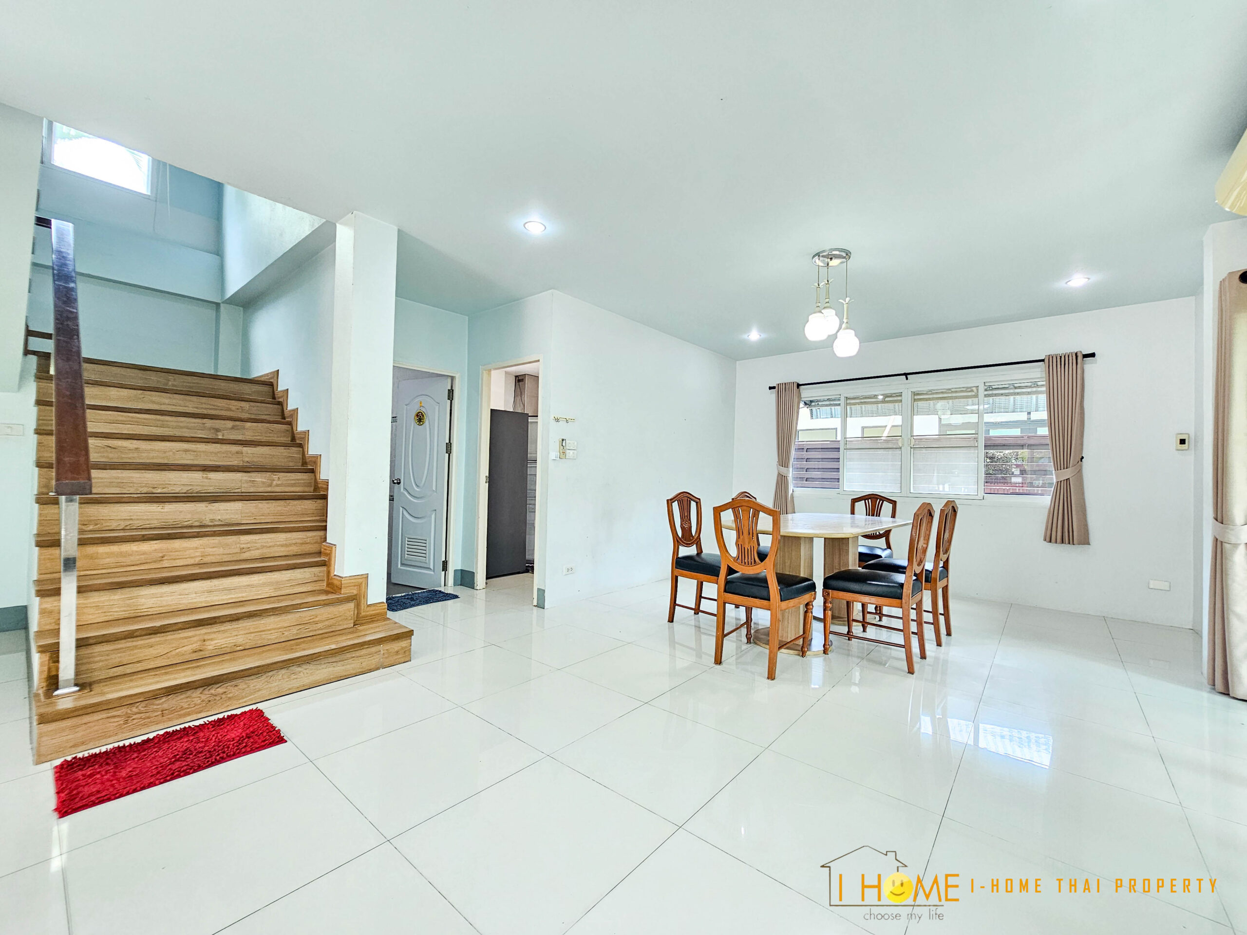 บ้านเดี่ยว 2 ชั้น บ้านหลังใหญ่ในหมู่บ้าน ใกล้กาดฝรั่งหางดง AHD-H0914