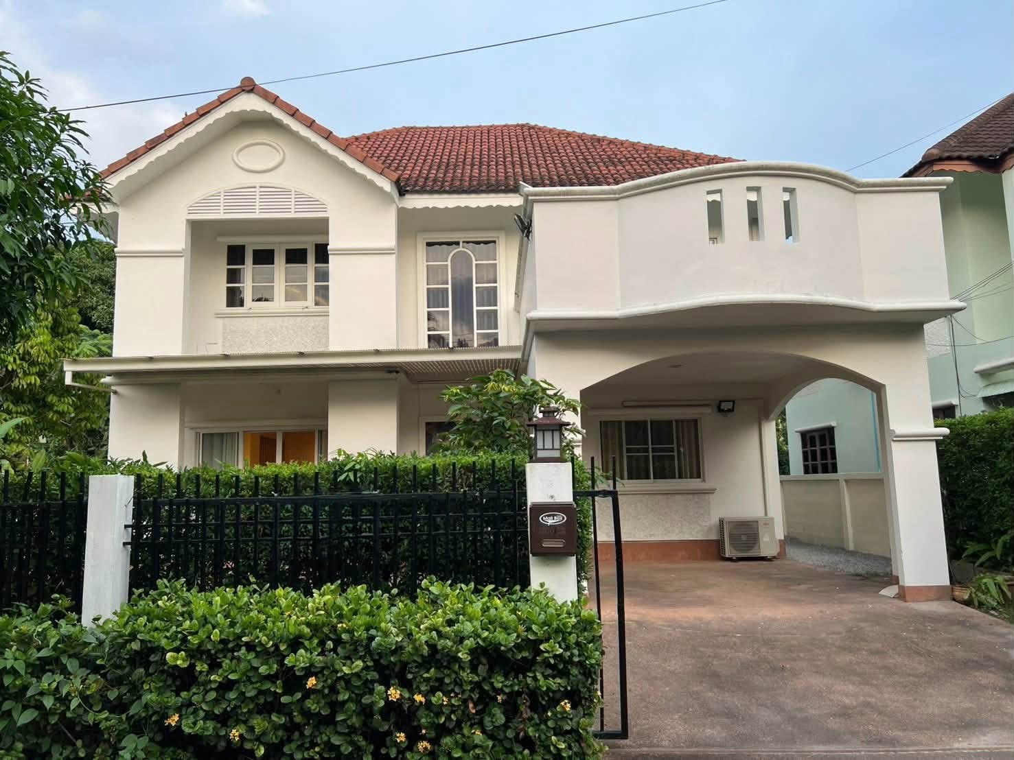 ให้เช่าบ้านเดี่ยว 2 ชั้น พร้อมเฟอร์นิเจอร์ ใกล้กาดฝรั่งและโรงเรียนนานาชาติ AHD-H1384