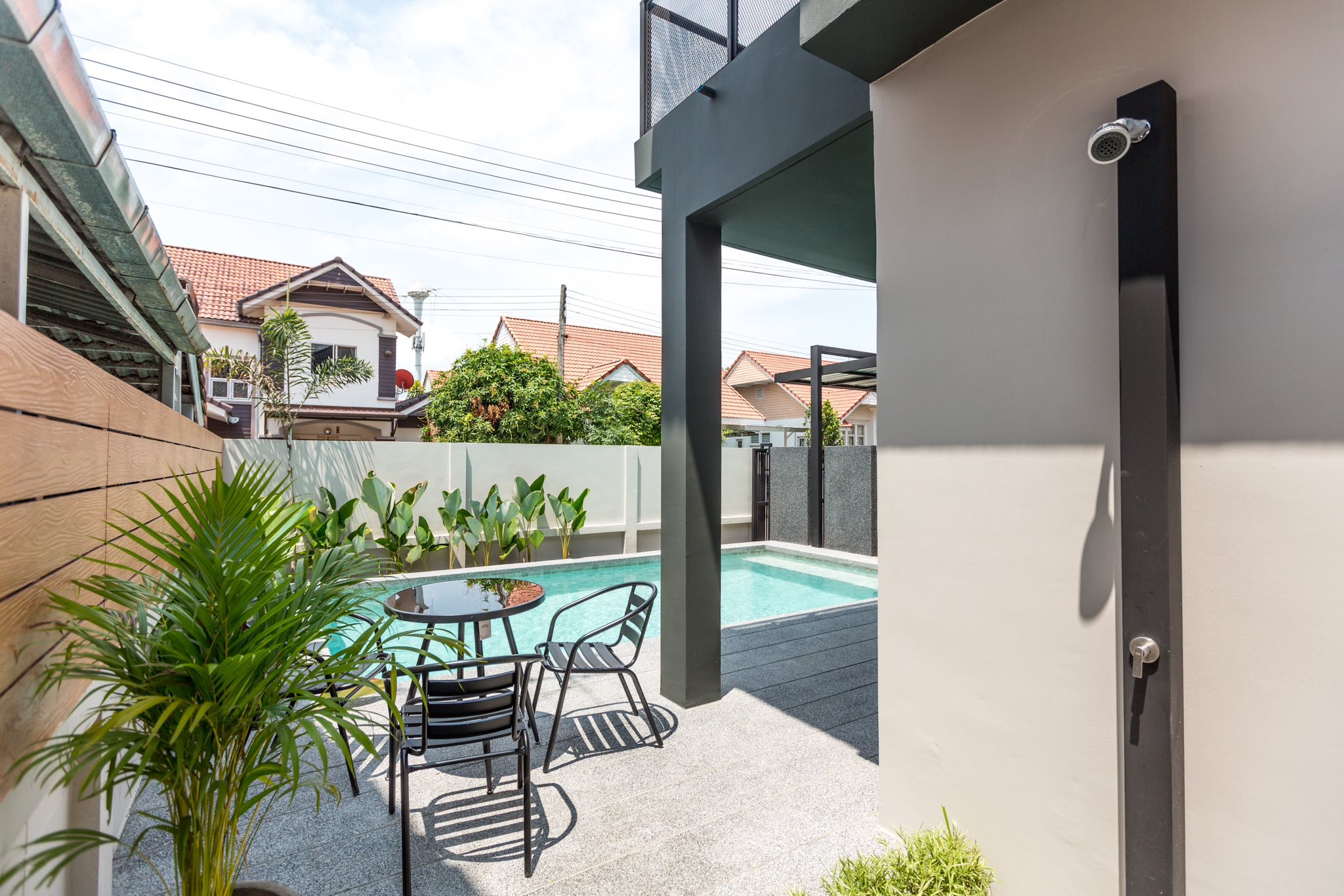 Pool Villa 2 ชั้นในโครงการ พร้อมสระว่ายน้ำส่วนตัว ทำเลบ้านแหวน หางดง ใกล้เซ็นทรัลเฟสติวัล ราคาเพียง 45,000 บาท/เดือน AHD-V0115