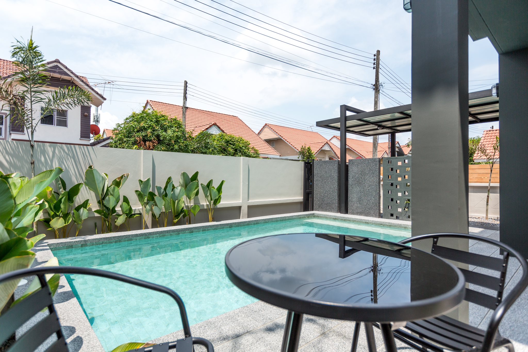 Pool Villa 2 ชั้นในโครงการ พร้อมสระว่ายน้ำส่วนตัว ทำเลบ้านแหวน หางดง ใกล้เซ็นทรัลเฟสติวัล ราคาเพียง 45,000 บาท/เดือน AHD-V0115