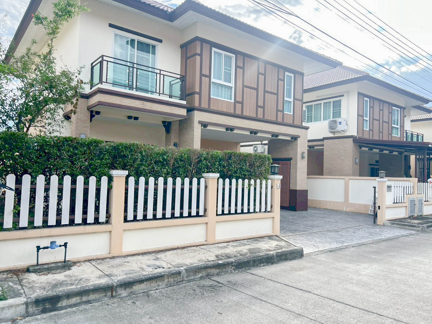 บ้านเดี่ยว 2 ชั้นในโครงการ พร้อมระบบรักษาความปลอดภัย 24 ชม. ทำเลสันกำแพง ราคาเพียง 24,000 บาท/เดือน  ASP-H0788