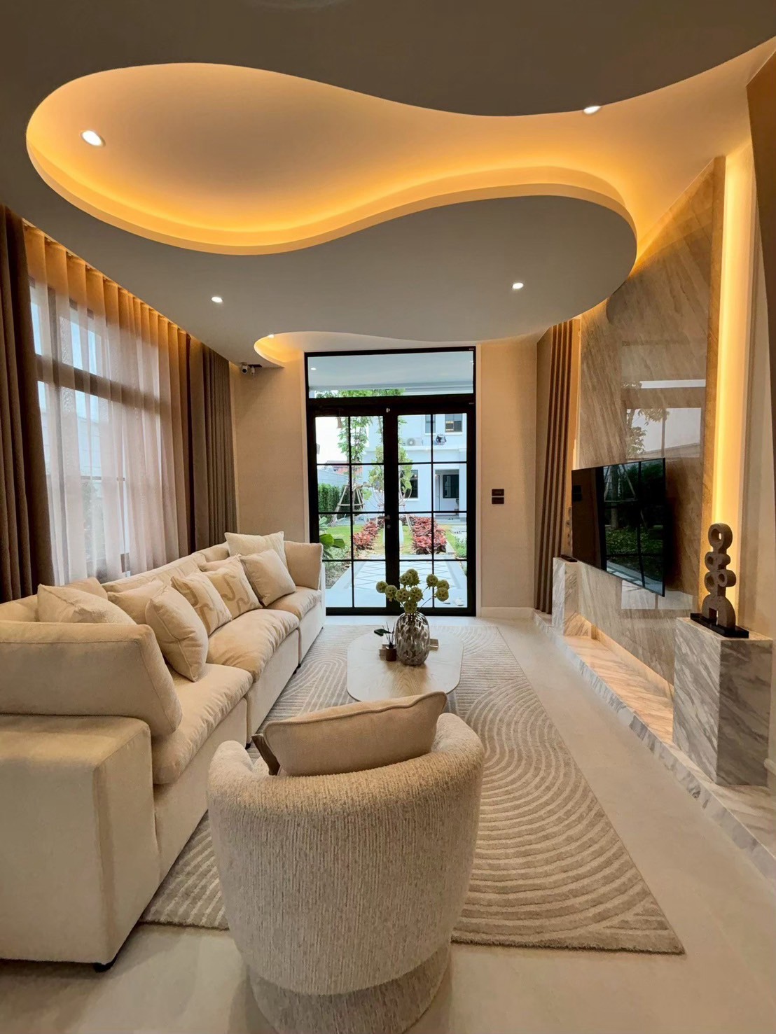 ขายบ้านหรู 2 ชั้นสไตล์ French Chateau ทำเลหายยา เมืองเชียงใหม่  C9MG100681