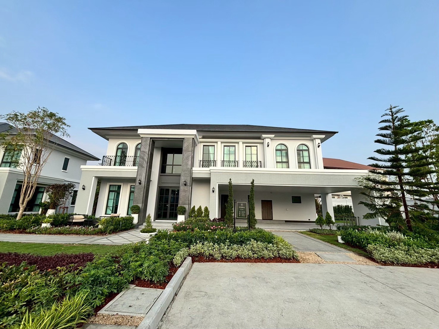 ขายบ้านหรูพร้อมสระว่ายน้ำส่วนตัว สไตล์ French Chateau ใจกลางเชียงใหม่ C9MG100697