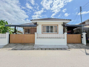 ขายบ้านเดี่ยวชั้นเดียว บ้านมือสองรีโนเวทใหม่ นอกโครงการ ทำเลน้ำแพร่ หางดง เชียงใหม่ #หางดง ราคาเพียง 1.29 ล้านบาท ฟรีโอน CHD101880